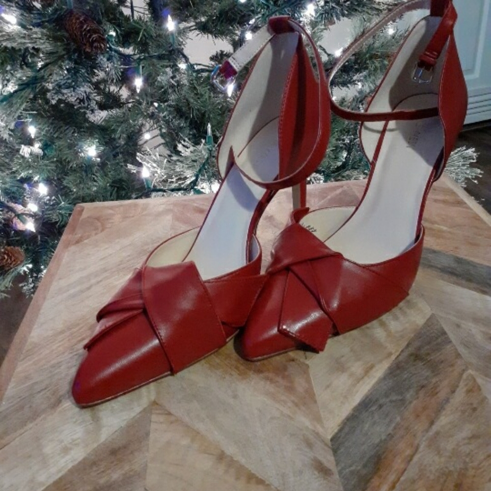 Red Nine West EUC high heels 👠